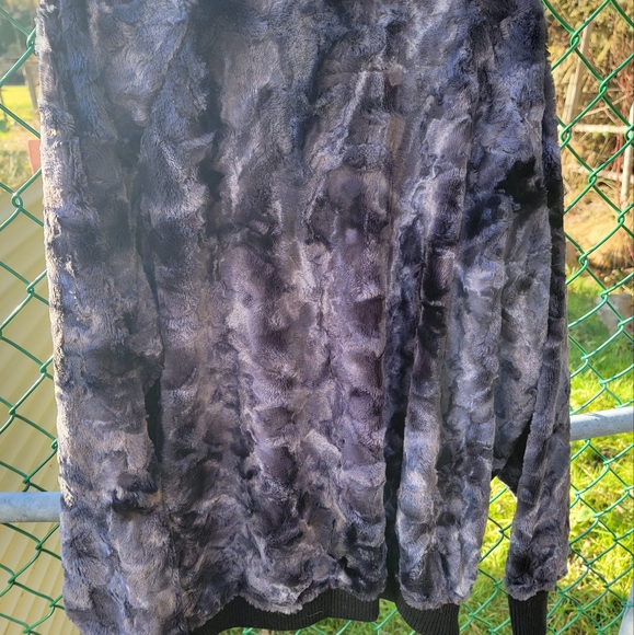 Spirit hoods "shark" faux fur sweater size L. Lightly worn. Good condition. - Picture 3 of 3